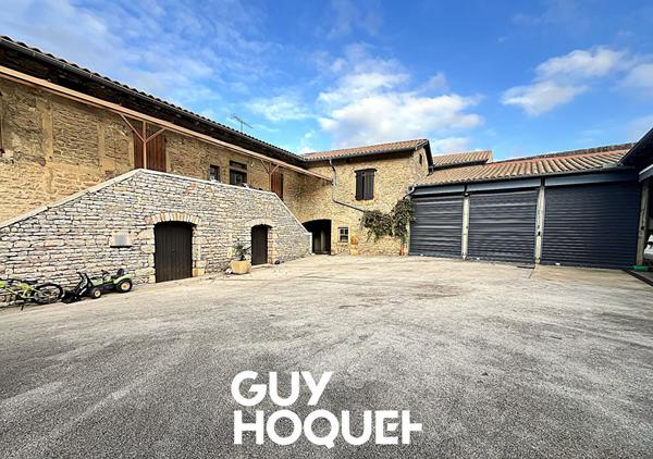 Propriété Viticole en Pierre - Deux Maisons + Dépendances et Terrain - 71960 FUISSE