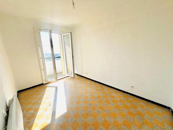 Appartement T4 avec cave et belle vue mer