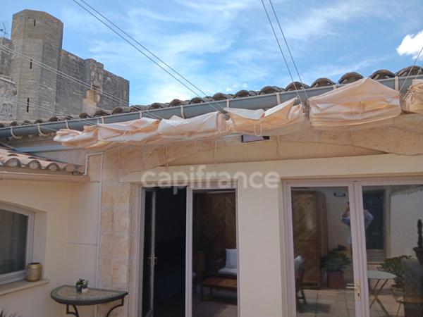 GARD (30) AIGUES-MORTES (30200) à vendre Immeuble mixte de 300 m 2 (1 local commercial 130 m 2 et 3 appartements).