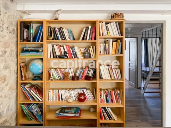 GARD (30) AIGUES-MORTES (30200) à vendre Immeuble mixte de 300 m 2 (1 local commercial 130 m 2 et 3 appartements).