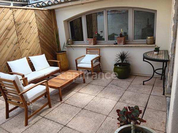 GARD (30) AIGUES-MORTES (30200) à vendre Immeuble mixte de 300 m 2 (1 local commercial 130 m 2 et 3 appartements).