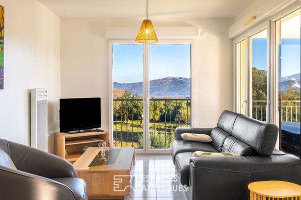 Appartement dernier étage avec vue dominante sur les vignes