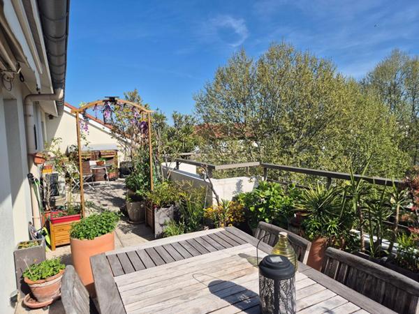 TOIT/TERRASSE SUR VILLEURBANNE/ GRATTE CIEL NORD :DERNIER ETAGE  DE 126M² AVEC TERRASSE DE 35M² CIEL OUVERT