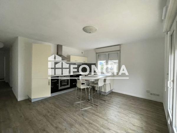 Location Appartement 2 pièces 45 m² - 200 RUE DE PONTHIOR Cluses 74300