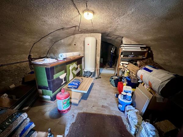 Thiers (hameau calme) - Maison 3 ch. et 1 bureau