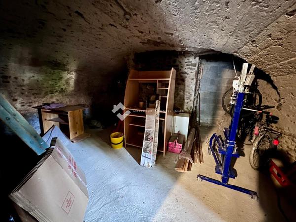 Thiers (hameau calme) - Maison 3 ch. et 1 bureau