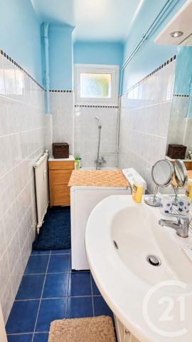Appartement F2 à vendre  2 pièces - 42 m 2   CHAMBERY  - 73