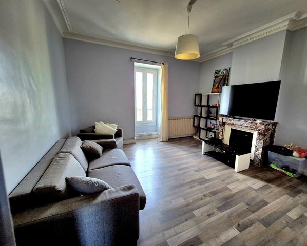 Appartement T4 dernier étage avec parking Alès (30100)