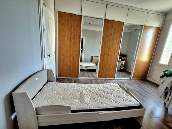 Appartement T4 dernier étage avec parking Alès (30100)