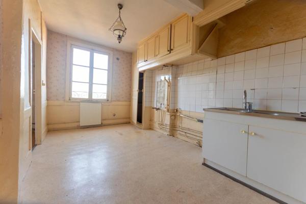 Vente Immeuble 11 pièces 182 m2 à Thiers