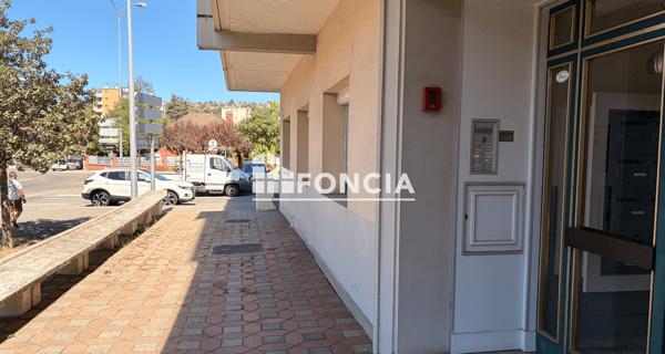 Location Local commercial 2 pièces 26.84 m² - Bourgoin-jallieu 38300