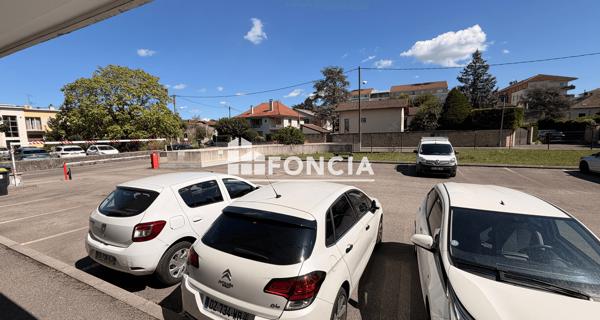 Location Local commercial 2 pièces 26.84 m² - Bourgoin-jallieu 38300