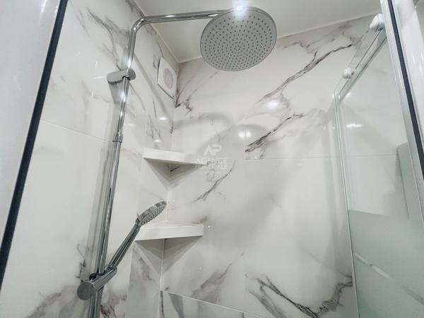 "Versailles quartier de l'Ermitage" Très joli studio meublé entièrement rénové avec place de parking ! Loyer 890 €/mois charges comprises **  - Référence  28013