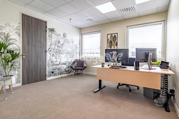 Local commercial à louer 3 pièces de 67 m² à Pontoise