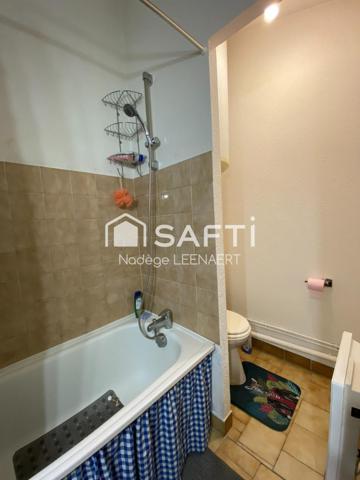 AGDE- Charmant T3 lumineux au cœur du centre historique d’Agde, dernier étage, charme de l’ancien et ambiance chaleureuse