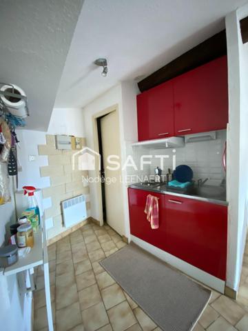 AGDE- Charmant T3 lumineux au cœur du centre historique d’Agde, dernier étage, charme de l’ancien et ambiance chaleureuse