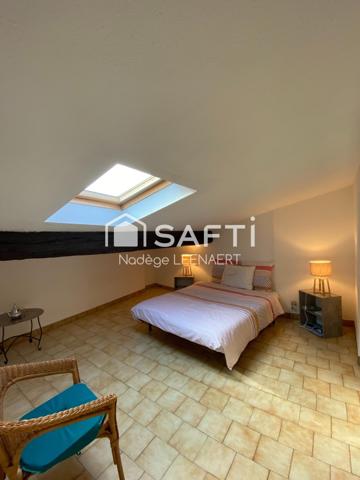 AGDE- Charmant T3 lumineux au cœur du centre historique d’Agde, dernier étage, charme de l’ancien et ambiance chaleureuse