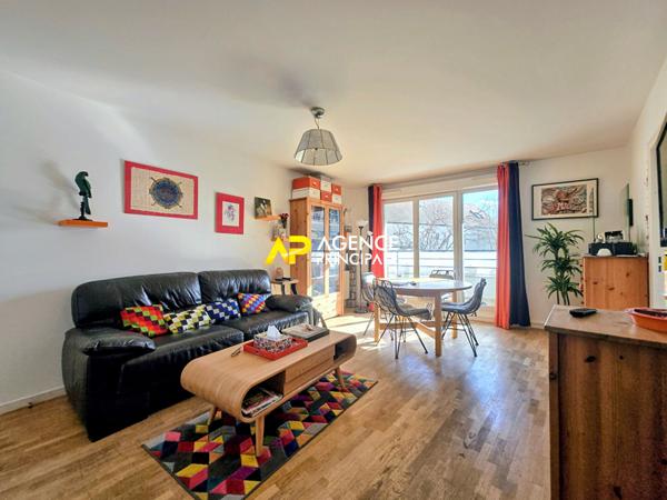 Appartement 4 pièces, 3 chambres avec balcon, box et parking en centre ville d'ARGENTEUIL €239 000 ** - Référence 4534