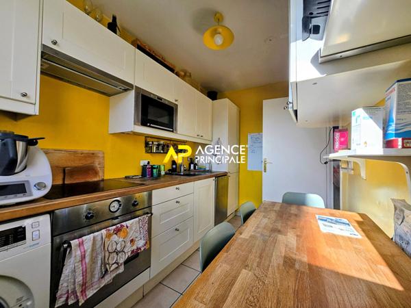 Appartement 4 pièces, 3 chambres avec balcon, box et parking en centre ville d'ARGENTEUIL €239 000 ** - Référence 4534