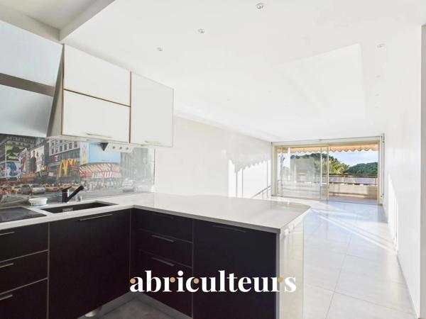 Vue mer panoramique Élégant 4 Pièces avec terrasse 84m² Juan-les-Pins