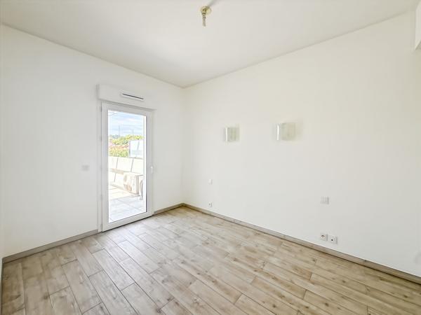 Appartement à louer 990 € CC Marseille 2 p 40 m² DPE A