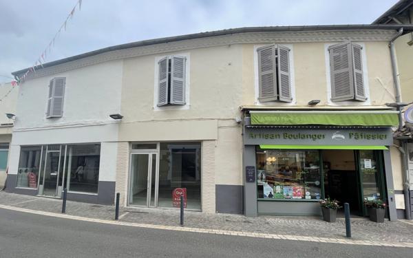 Immeuble à vendre    6 pièces •  Aire-sur-l'Adour