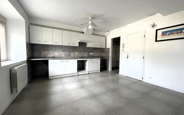 Immeuble à vendre    6 pièces •  Aire-sur-l'Adour