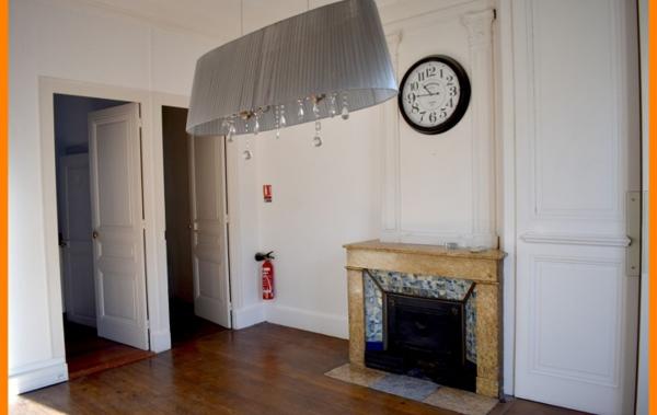 Vente Maison de village usage commercial/bureau à rafraîchir Miribel