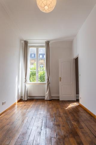 SPACIEUX F4 TYPE HAUSSMANNIEN - SEDAN