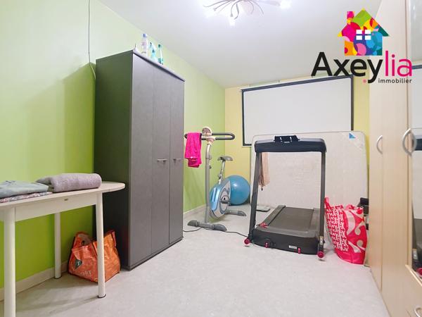 Riorges (42153) A VENDRE - RIORGES - MAISON DE PLAIN-PIED AVEC QUATRE CHAMBRES, GARAGE, TERRAIN ET SPA DE NAGE