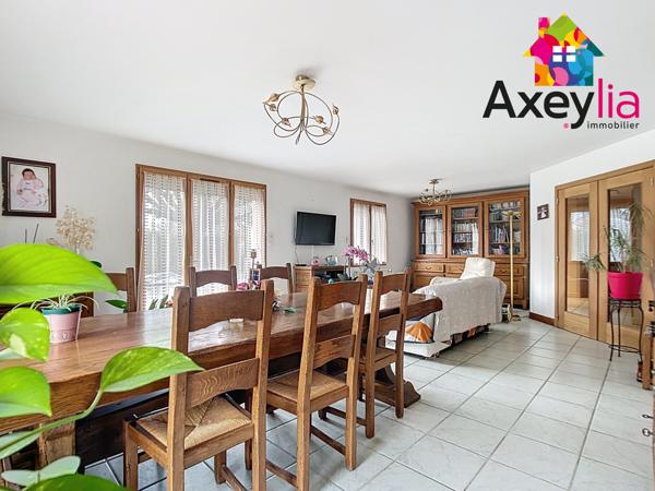 Riorges (42153) A VENDRE - RIORGES - MAISON DE PLAIN-PIED AVEC QUATRE CHAMBRES, GARAGE, TERRAIN ET SPA DE NAGE