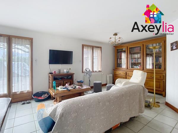 Riorges (42153) A VENDRE - RIORGES - MAISON DE PLAIN-PIED AVEC QUATRE CHAMBRES, GARAGE, TERRAIN ET SPA DE NAGE