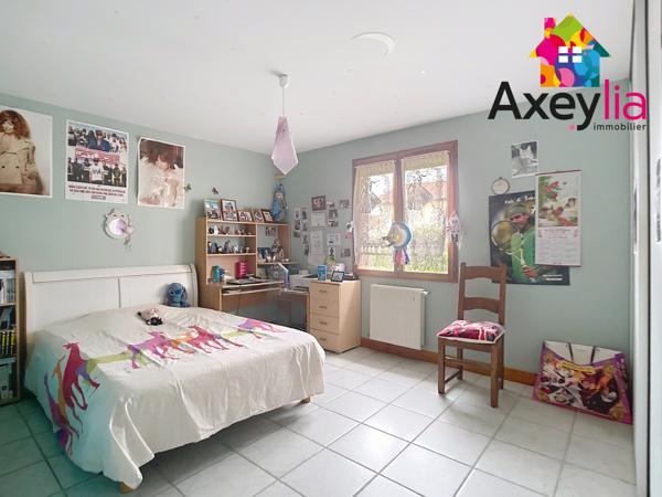 Riorges (42153) A VENDRE - RIORGES - MAISON DE PLAIN-PIED AVEC QUATRE CHAMBRES, GARAGE, TERRAIN ET SPA DE NAGE