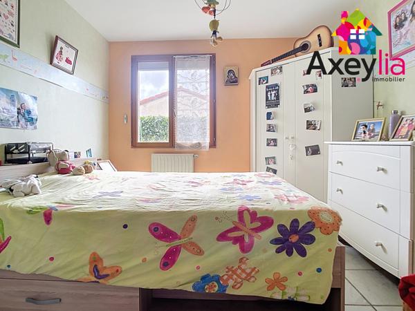 Riorges (42153) A VENDRE - RIORGES - MAISON DE PLAIN-PIED AVEC QUATRE CHAMBRES, GARAGE, TERRAIN ET SPA DE NAGE