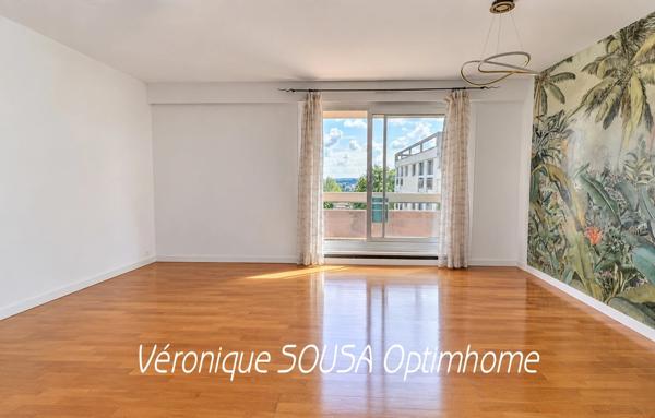 Appartement lumineux dans un environnement résidentiel