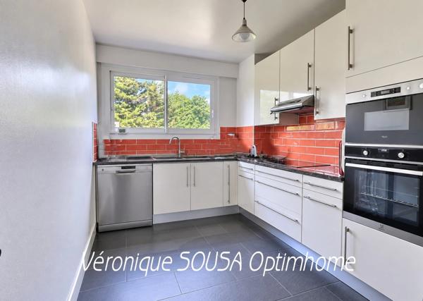 Appartement lumineux dans un environnement résidentiel