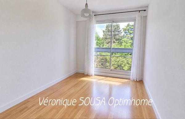 Appartement lumineux dans un environnement résidentiel