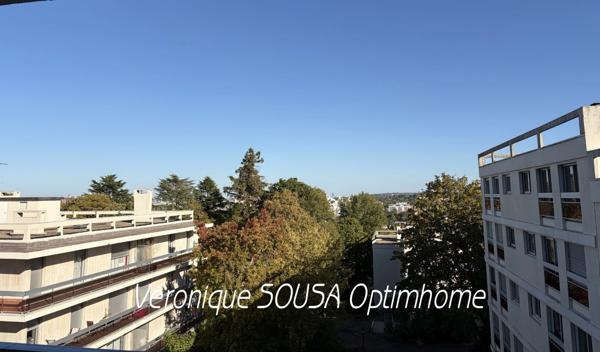 Appartement lumineux dans un environnement résidentiel
