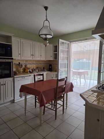 maison  4 pièces de plain-pied de 163m²  dans quartier calme et recherché