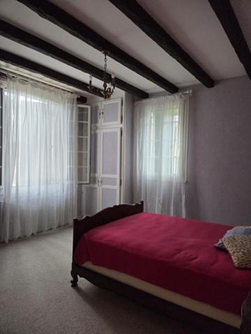maison  4 pièces de plain-pied de 163m²  dans quartier calme et recherché