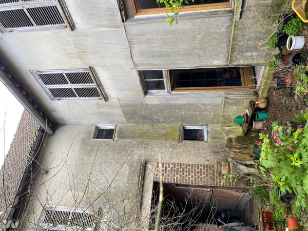 A rénover : maison en centre-ville avec porte cochère, sur 969 m² de terrain.