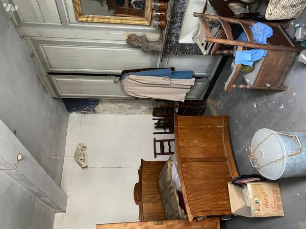 A rénover : maison en centre-ville avec porte cochère, sur 969 m² de terrain.