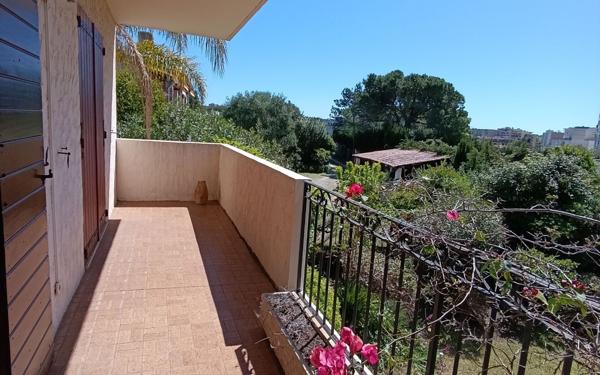 Appartement à vendre    4 pièces • 94 m2 Antibes