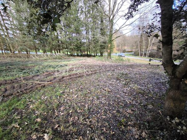 Terrain de 1 850 m²