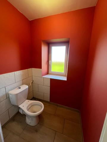 Maison à louer avec dépendances à VITRY EN CHAROLLAIS !