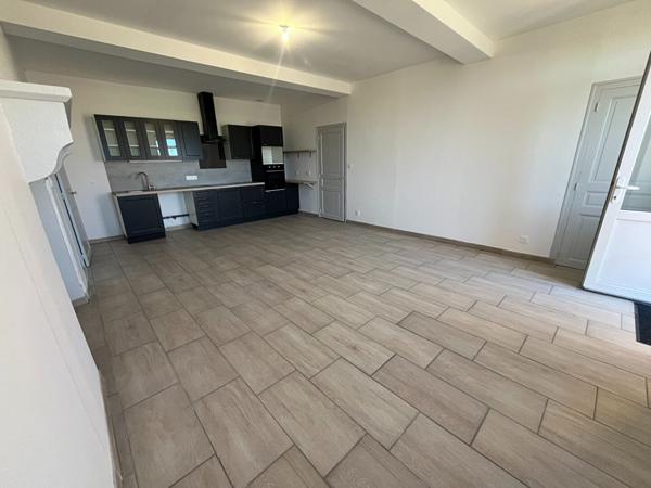 Maison à louer avec dépendances à VITRY EN CHAROLLAIS !