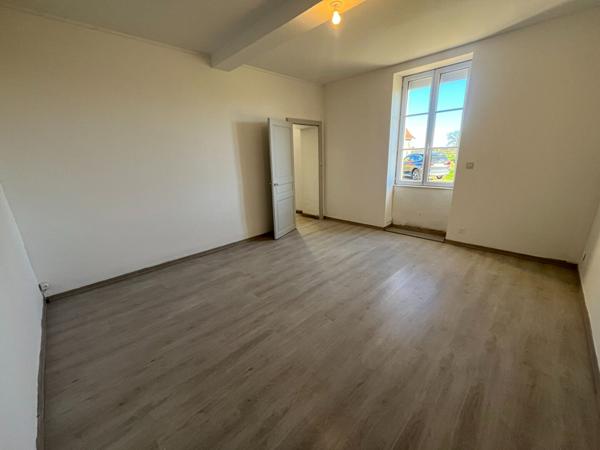 Maison à louer avec dépendances à VITRY EN CHAROLLAIS !