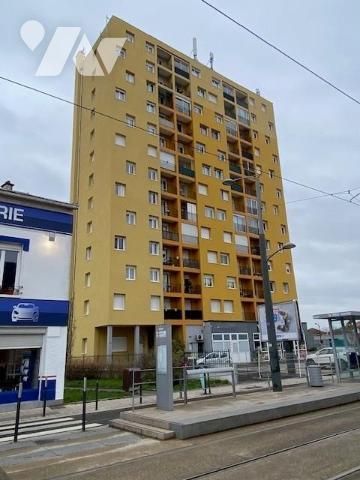 Avenue de Laon/Bd Albert 1er : appartement de 4 pièces avec cave