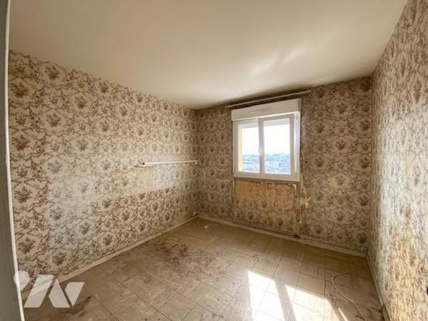 Avenue de Laon/Bd Albert 1er : appartement de 4 pièces avec cave