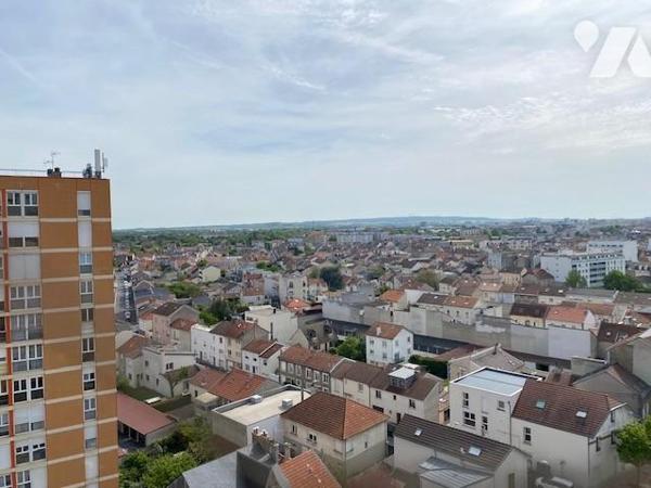 Avenue de Laon/Bd Albert 1er : appartement de 4 pièces avec cave